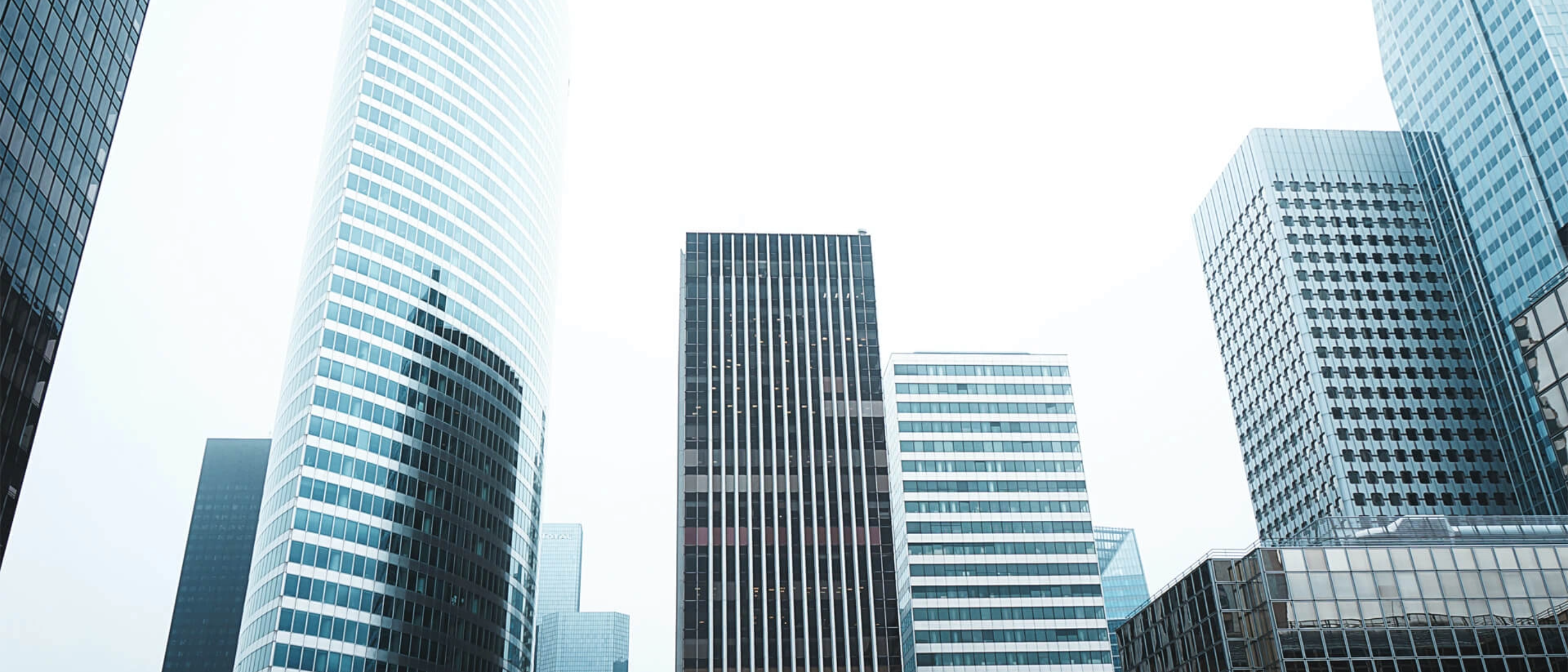 ビルが立ち並んでいる写真